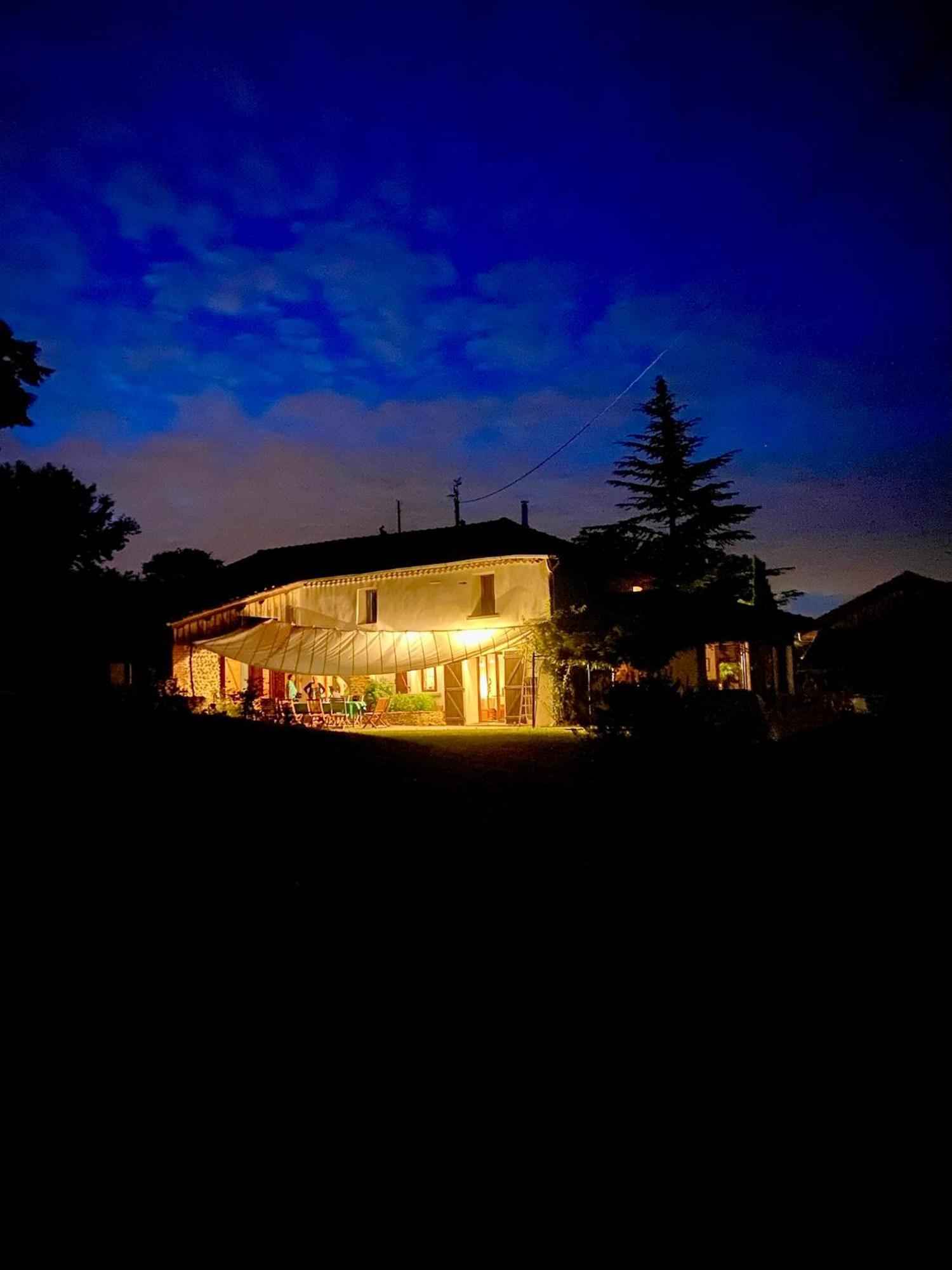 Les Garennes Hotel Saint-Uze Exterior photo